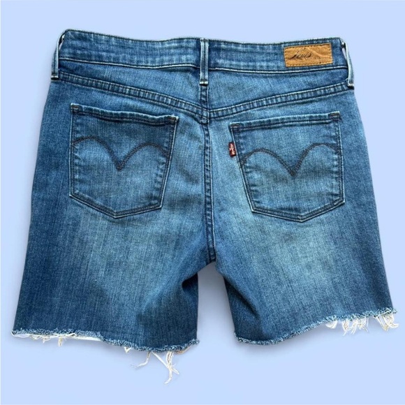 LEVI’S VINTAGE Mid-wash Mid-rise Denim Cut-off Shorts | Size 6 - Picture 1 of 9